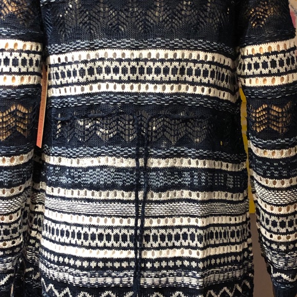 Almost Famous Blue/White Pattern Crochet Cardigan - Picture 5 of 7